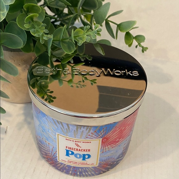 Bath & Body Works “Firecracker Pop” 3 Wick Candle - Picture 4 of 6